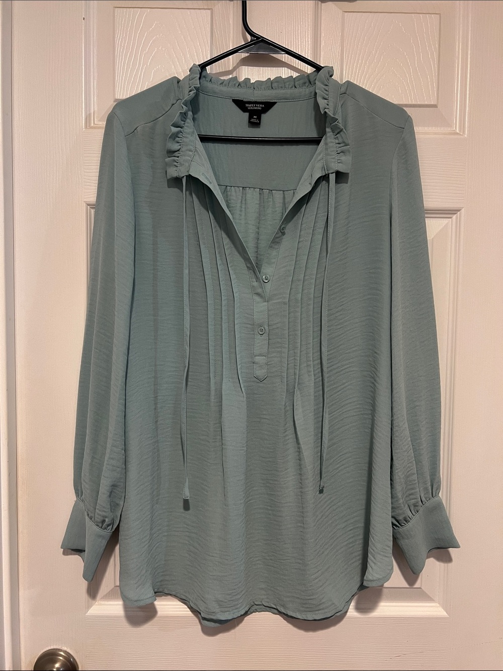 Stunning Simply Vera Vera Wang Sage Green Ruffle Pintuck Blouse